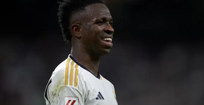 Vini Jr. celebra tetra da Libertadores do Flamengo com euforia: 'Ser Flamengo é um Carnaval!'