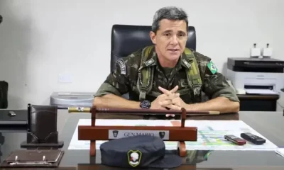 Dedos no Comando: A Linha Tênue Entre o Pensamento e a Ação Digitalizada na Política Brasileira