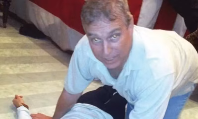 Ex-príncipe Andrew é preso no Reino Unido por "má conduta em cargo público" em investigação ligada a Jeffrey Epstein