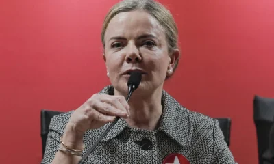 Gleisi rebate críticas a desfile em homenagem a Lula e acusa oposição de 'oportunismo'