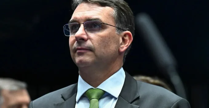 TJ-DF restabelece post de Flávio Bolsonaro contra o PT após censura em primeira instância