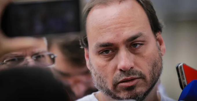 Carlos Bolsonaro acusa PL de organizar ataques contra irmãos; guerra interna se intensifica