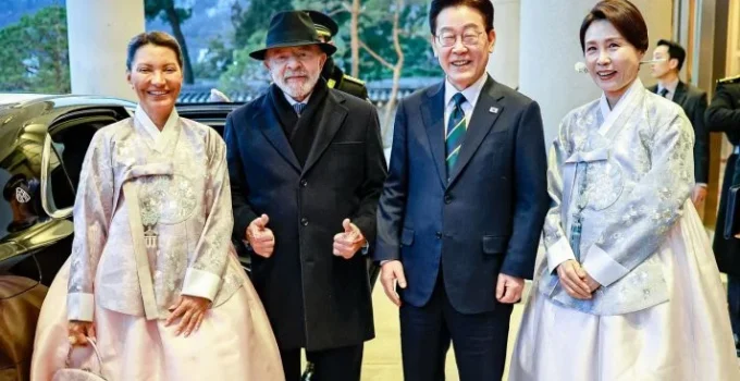 Vestido de Janja na Coreia do Sul em Destaque em Meio a Críticas sobre Gastos do Governo
