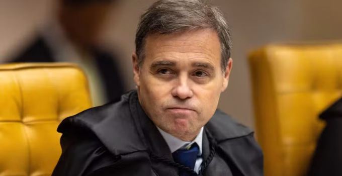 Mendonça mantém decisão e descarta obrigar executivo a depor em CPI