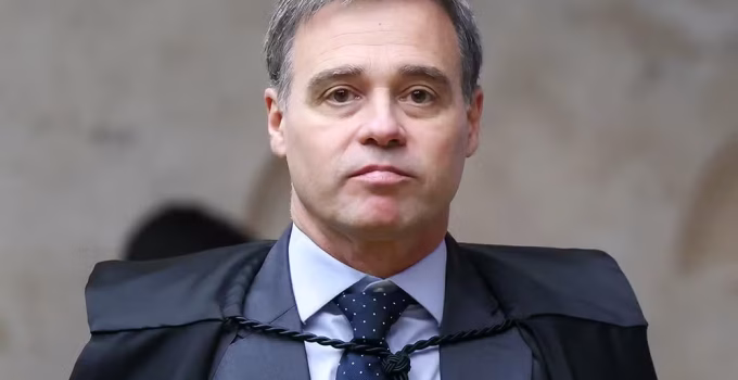 Mendonça mantém caso Master no STF e adia desmembramento para analisar conexões