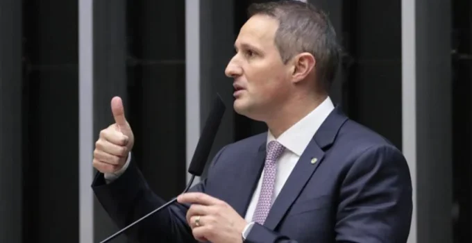 Derrite elogia Wellington Lima e Silva e celebra aprovação do PL Antifacção na Câmara