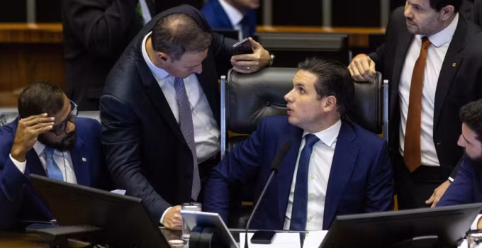 Câmara aprova PL Antifacção com penas mais duras e retira taxação de apostas esportivas