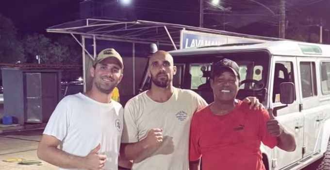 Surfistas que atuaram no RS chegam a Juiz de Fora para ajudar em resgates após temporal devastador