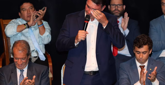 Nikolas Ferreira e Flávio Bolsonaro fecham acordo para nome do PL ao Senado em Minas; anúncio será na próxima semana