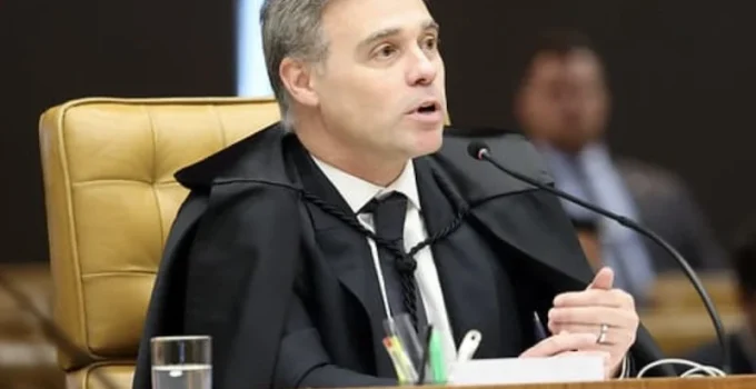 Mendonça Restringe Acesso a Inquérito e Afasta Lula de Controle Direto