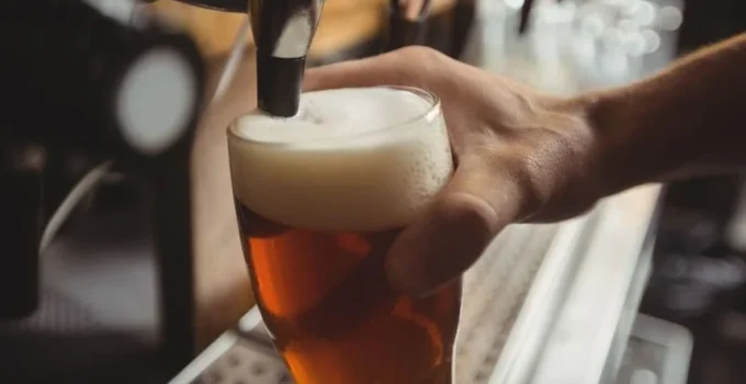 Roteiro por Santa Tereza: 5 Bares Clássicos para Visitar Além do Retorno do Bolão