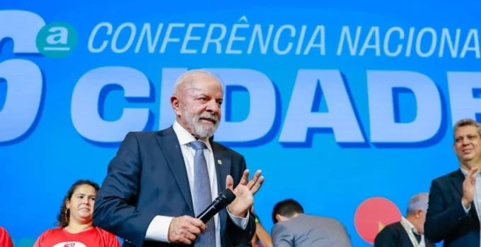 Lula critica Zema por não usar R$ 3,5 bilhões do PAC em Minas Gerais e aponta descaso com vítimas de chuvas