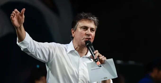 Camilo Santana minimiza distanciamento e diz que "somos irmãos" após Cid Gomes apontar pouca proximidade