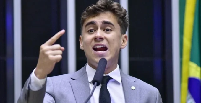 Nikolas Ferreira critica visita de Lula a MG após ser acusado de 'caçar likes' em tragédia