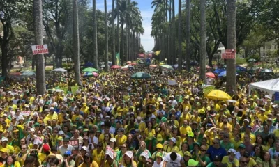 Milhares Tomam a Praça da Liberdade em BH em Ato Contra Lula e Ministros do STF