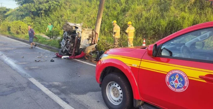Jovem de 23 anos morre carbonizado em grave acidente na Avenida Pedro Linhares, em Ipatinga