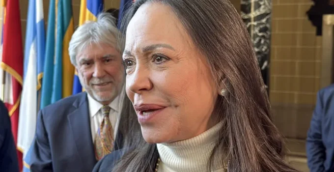 María Corina Machado anuncia retorno à Venezuela para liderar transição democrática