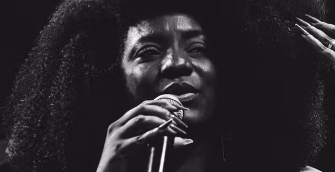 Velório de Adriana Araújo, voz marcante do samba mineiro, será aberto ao público na quadra da Unidos dos Guaranys em BH