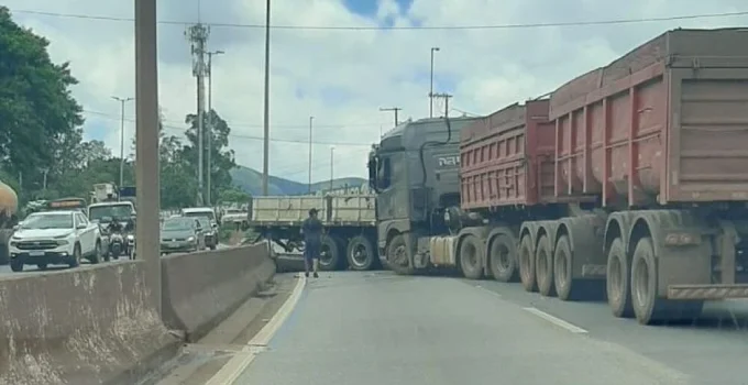 Anel Rodoviário de BH: Dois Acidentes Graves com Caminhões Interditam Vias e Causam Longos Congestionamentos