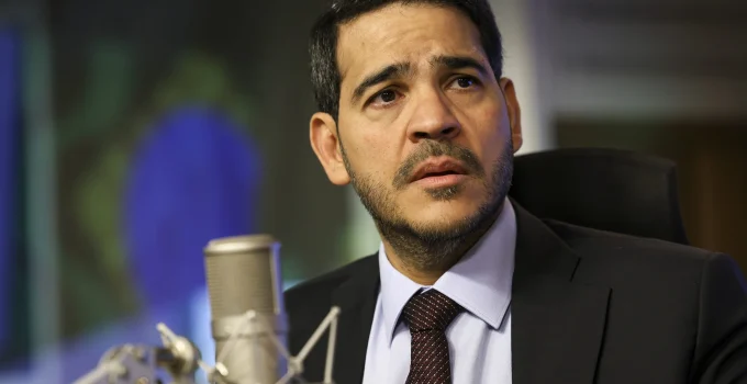 Jorge Messias: Evangélico Vaiaido na Marcha para Jesus, Sua Trajetória e o Debate sobre sua Nomeação para o STF