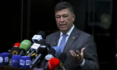 Presidente da CPMI do INSS critica Dino por suspender quebras de sigilo e alega desequilíbrio entre poderes