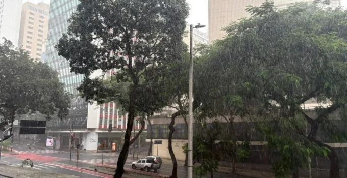 Alerta de Chuva Forte em BH: Volume pode chegar a 30mm e Defesa Civil emite recomendações