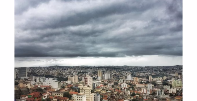 Belo Horizonte se Prepara para Fim de Semana Chuvoso Após Alagamentos na Sexta-feira