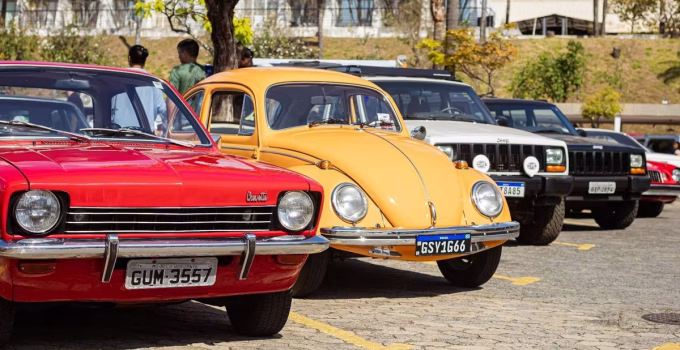 Festival Sobre Rodas em BH: Carros Antigos, Rock e Mercado de Pulgas Gratuito Neste Domingo