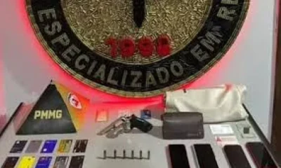 Reféns resgatados no porta-malas de carro em Ribeirão das Neves após sequestro de 12 horas no Rio de Janeiro