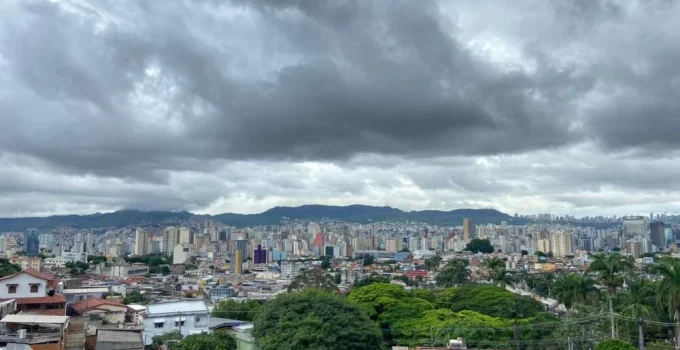 Defesa Civil de BH emite alerta para chuva com raios e ventos fortes neste domingo; veja recomendações