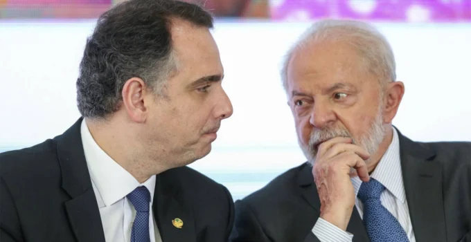 Pacheco costura apoio para 2026 em Minas com acenos a Lula e Aécio Neves