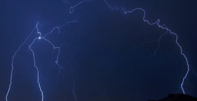 Alerta de Grande Perigo: Chuvas Intensas e Ventos Fortes Ameaçam Minas Gerais e Outros Estados