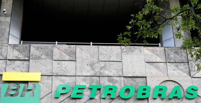 Petrobras Aumenta Preço do Querosene de Aviação em Dezembro; Entenda o Impacto nas Passagens Aéreas
