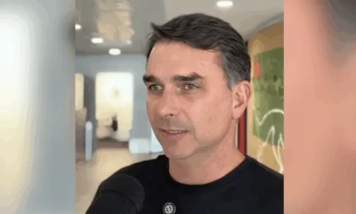 Flávio Bolsonaro minimiza ausência de Lula na posse de Kast no Chile e critica petista