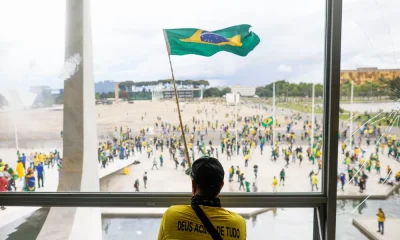 Governo Milei concede refúgio a brasileiro condenado por atos de 8 de janeiro