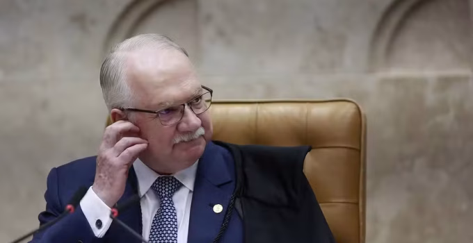 Fachin defende 'defesa da Justiça' e distanciamento de interesses em meio a crises no STF