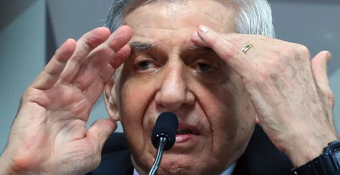 Alexandre de Moraes determina perícia médica federal em Augusto Heleno após contradições sobre saúde