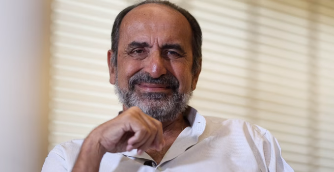 Alexandre Kalil na Fila do SUS para Transplante de Córnea: Ex-prefeito de BH Aguarda Doação Pelo Sistema Público de Saúde