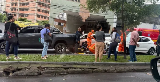 Motorista de 65 anos morre após passar mal e bater carro na Avenida do Contorno, em BH