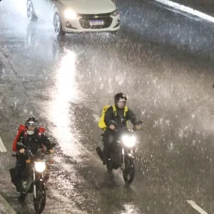 BH em Alerta: Chuvas Extremamente Fortes Causam Risco de Enxurradas e Alagamentos na Noite de Sexta (13)