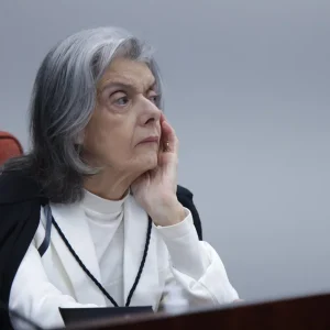 Pressa de Cármen Lúcia no TSE causa surpresa e pode adiar julgamento de Cláudio Castro