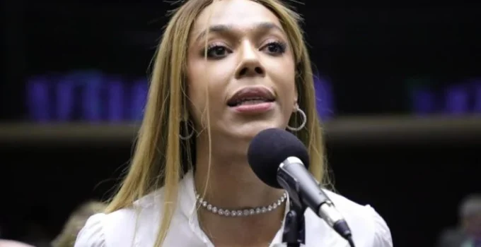 Partido Novo aciona Conselho de Ética da Câmara contra Erika Hilton após fala de Ratinho