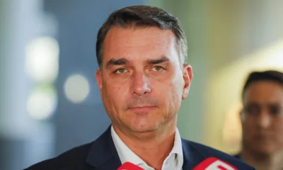 Flávio Bolsonaro reafirma disposição para assinar CPIs contra ministros e critica Veja por "mentira"