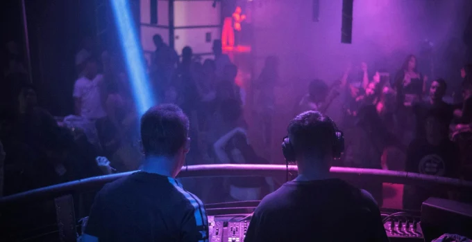 Prefeitura de BH aperta regras para alvarás de boates e casas de show; veja o que muda