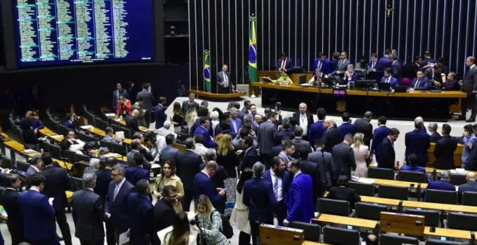 Partidos fora da cláusula de barreira recebem R$14,4 milhões mensais do fundo eleitoral