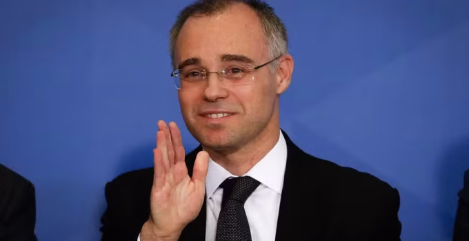 Mendonça barra acesso da CPMI a dados de celular de ex-banqueiro investigado