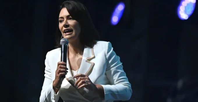 Michelle pede perdão a filhos de Bolsonaro, mas reafirma aversão a Ciro Gomes