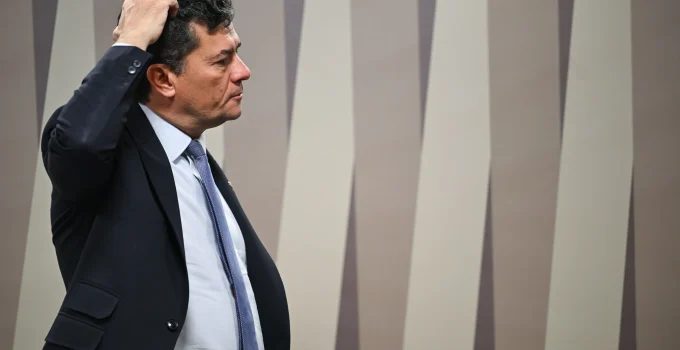 Sergio Moro troca União Brasil pelo PL e mira Governo do Paraná com apoio de Flávio Bolsonaro