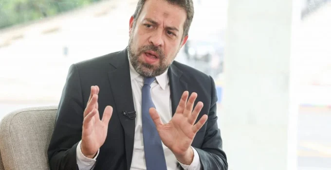 Boulos e grupo ligado a ele avaliam saída do PSOL rumo ao PT em meio a divergências partidárias