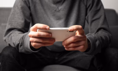 Professor de escola em BH é investigado por aliciar alunas de 9 a 12 anos via WhatsApp